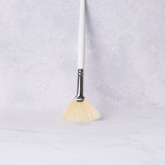 Facial Cosmetic Fan Brush